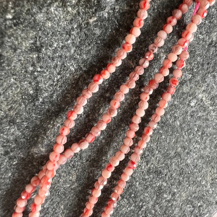 Розовый опал. Камни для изделий на заказ. Цена зависит от вида заказанного изделия