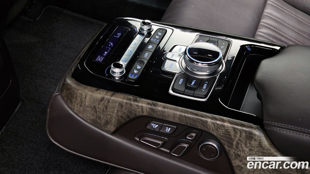 Genesis G90 3.8 AWD (08.2019)