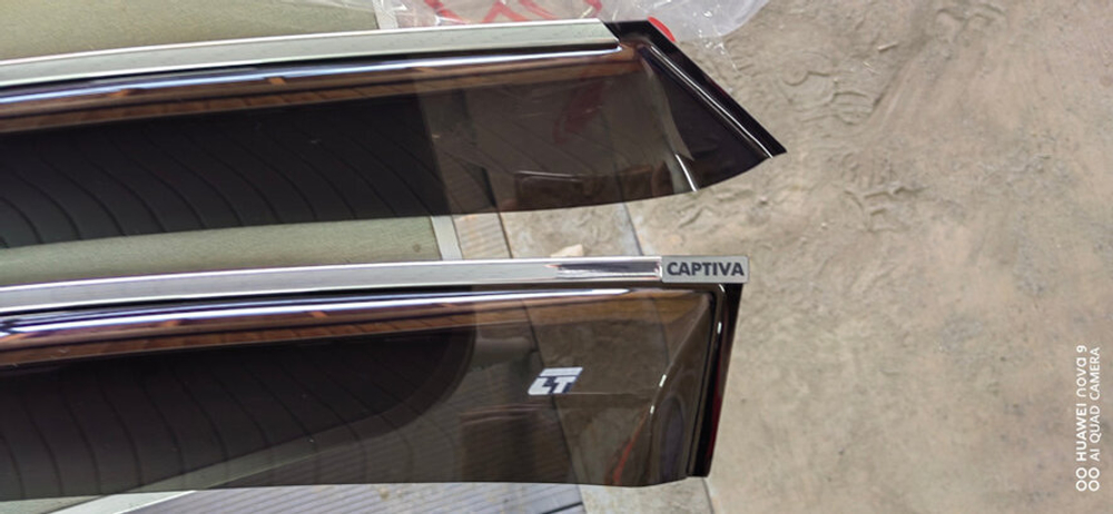 Дефлекторы Cobra Tuning на Chevrolet Captiva хром молдинг