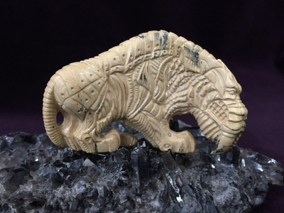 "Саблезубый тигр", миниатюра, кость, камень