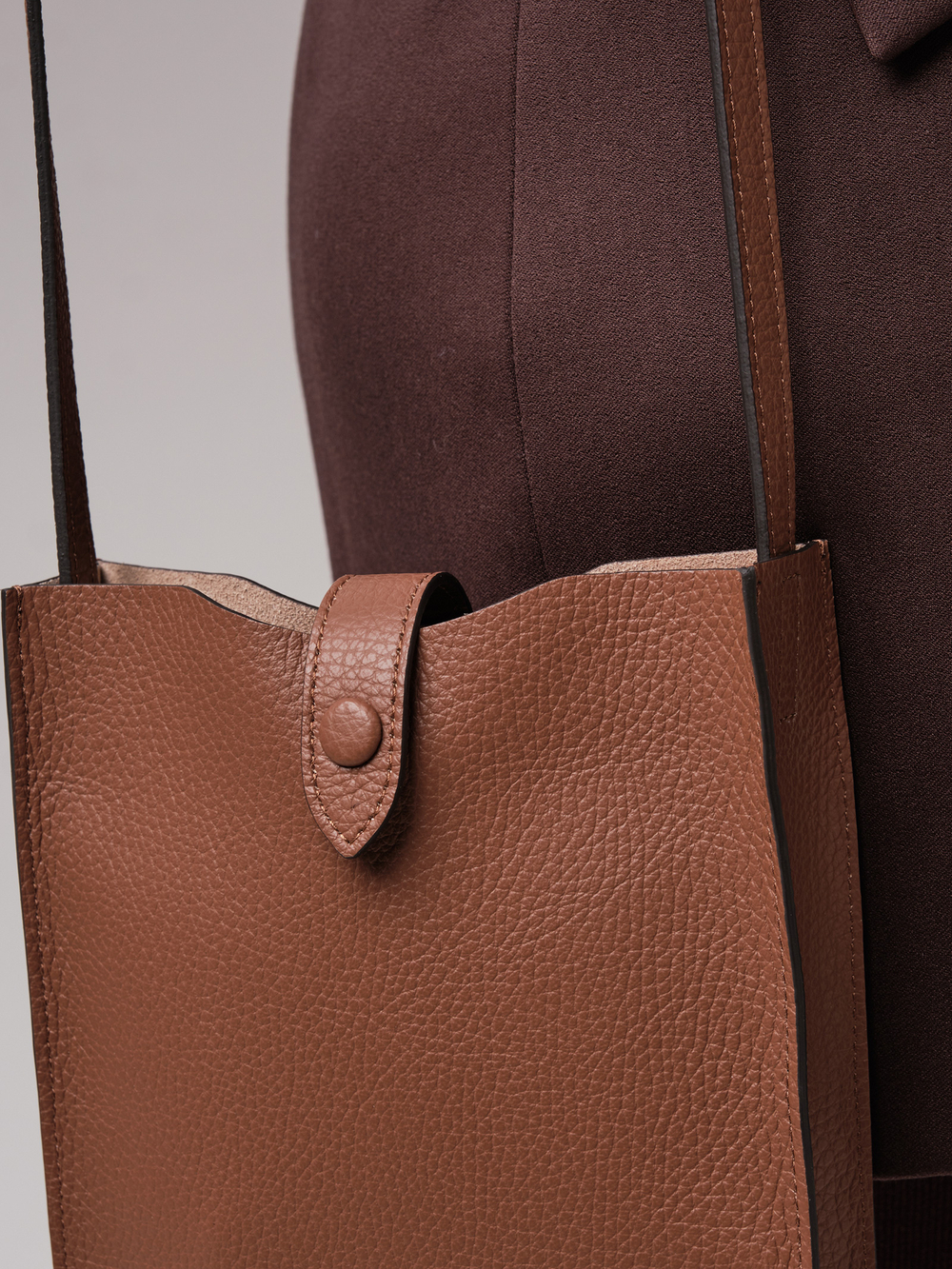 Женская кожаная сумка кросс-боди DBR 30919 темный орех