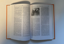 Грач Н. Л. Некрополь Нимфея. – СПб.: Наука, 1999 г., Тир. 500 экз.