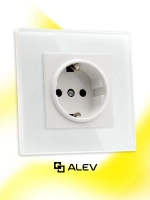 Розетка с заземлением одинарная из закаленного стекла