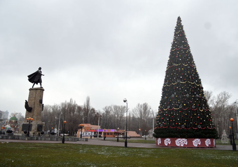 большие бусы на большую елку уличную