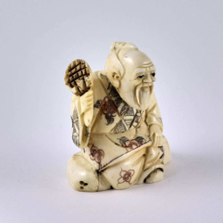 Нэцкэ Монах с веером