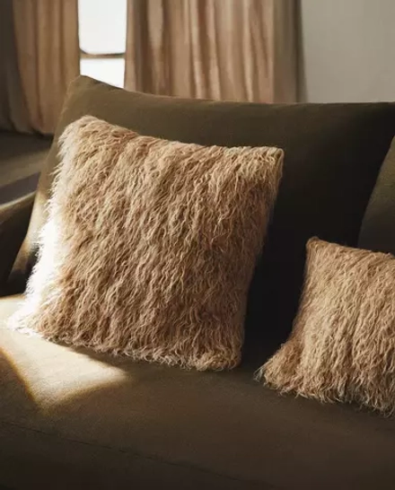 ZARA HOME ЧЕХОЛ НА ПОДУШКУ ИЗ ИСКУССТВЕННОГО МЕХА, БЕЖЕВЫЙ