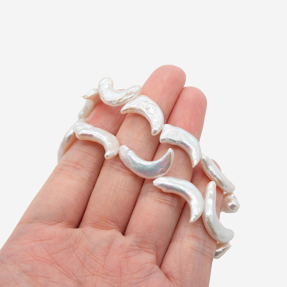 Жемчуг культивированный в форме лунниц, 18-21мм, белый