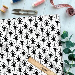 Ткань футер 2-х нитка чёрные пауки на бежевом фоне