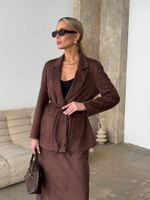 Костюм из велюра с поясом-шнурком