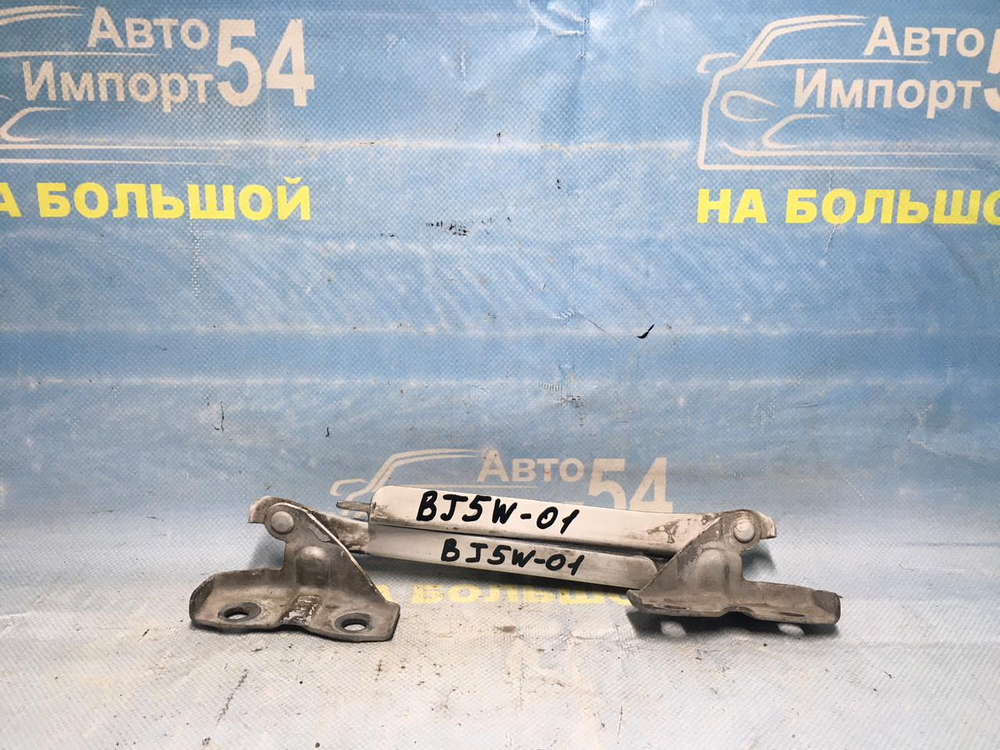 Петля капота левая MAZDA FAMILIA 2000-2003