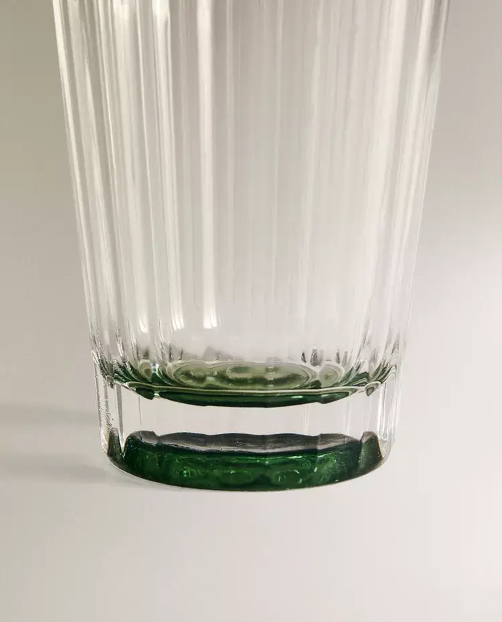 ZARA HOME СТАКАН ИЗ СТЕКЛА С РЕЛЬЕФНЫМ УЗОРОМ, ЗЕЛЕНЫЙ
