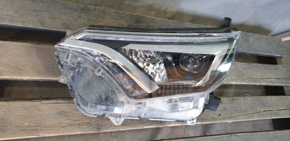 Фара левая LED Toyota RAV4 IV (XA40) 15-19 Б/У Оригинал 8118542680