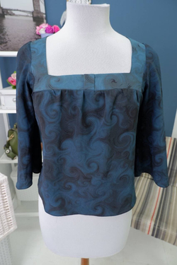 Блузка с оригинальным принтом 44-46 размер