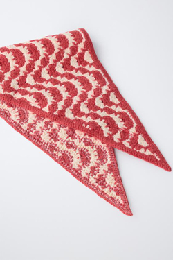 ZARA ТРИКОТАЖНАЯ БАНДАНА С РЕЛЬЕФНЫМ УЗОРОМ, ЭКРЮ/КРАСНЫЙ