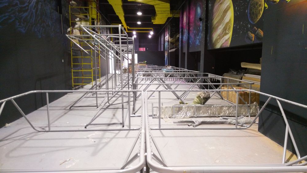 Батутные арены могут устанавливаться в помещении, с высотой потолков от 5,5 метров, а так же на открытом воздухе