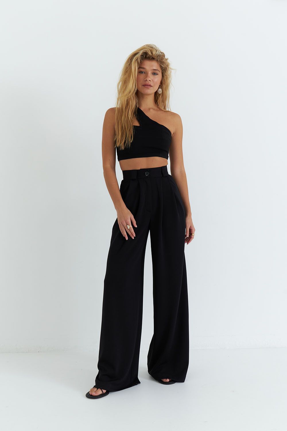 Асимметричный топ из джерси черного цвета