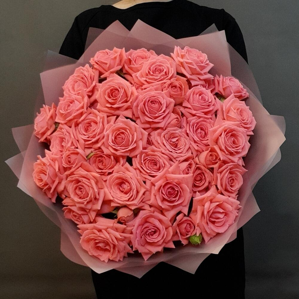 Букет из 11 коралловых кустовых роз