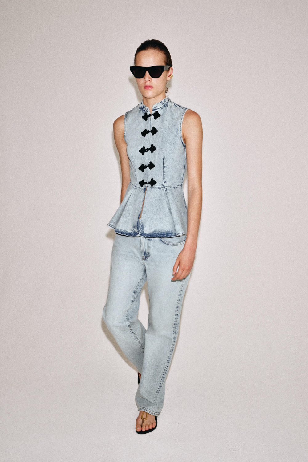 ZARA ДЖИНСОВЫЙ ЖИЛЕТ С НАВЕСНЫМИ ПЕТЛЯМИ — ZW COLLECTION, ГОЛУБОЙ