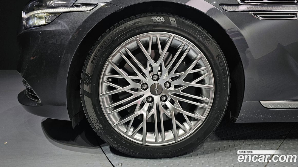 Genesis G90 5.0 AWD (01.2021)