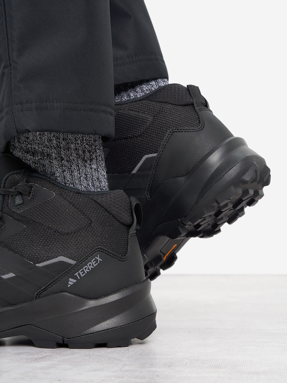 Кроссовки мужские ADIDAS TERREX SKYCHASER AX5 MID GTX