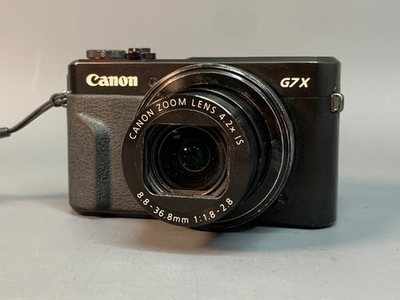 Canon PowerShot G7X Mark II немного пыли внутри объектива