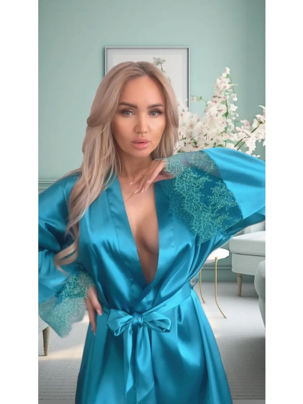 Халат с кружевом