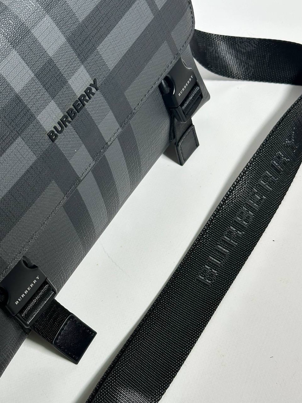Мессенджер-сумка через плечо Burberry