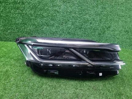 Фара правая VW Touareg 3 (2018-2023) LED