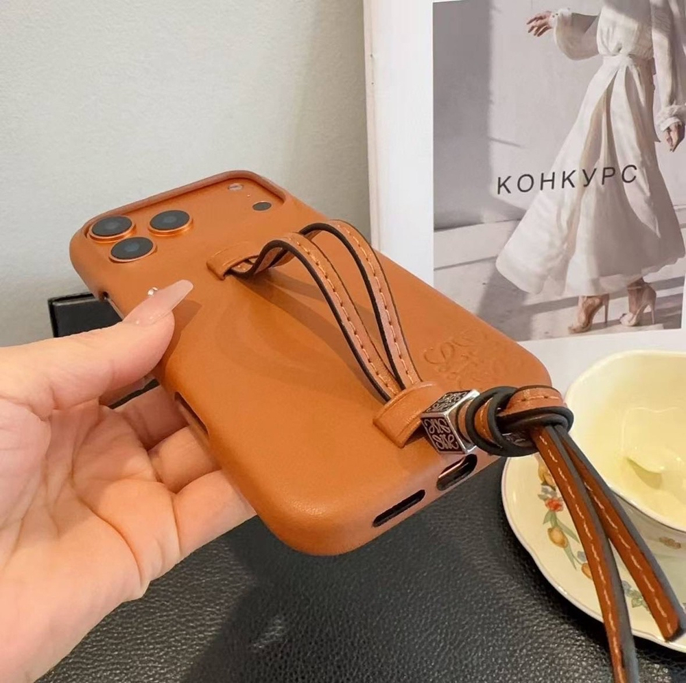 Чехол на iPhone 17 Pro Max Loewe