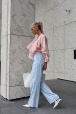 Брюки прямые из хлопка в нежно-голубом цвете