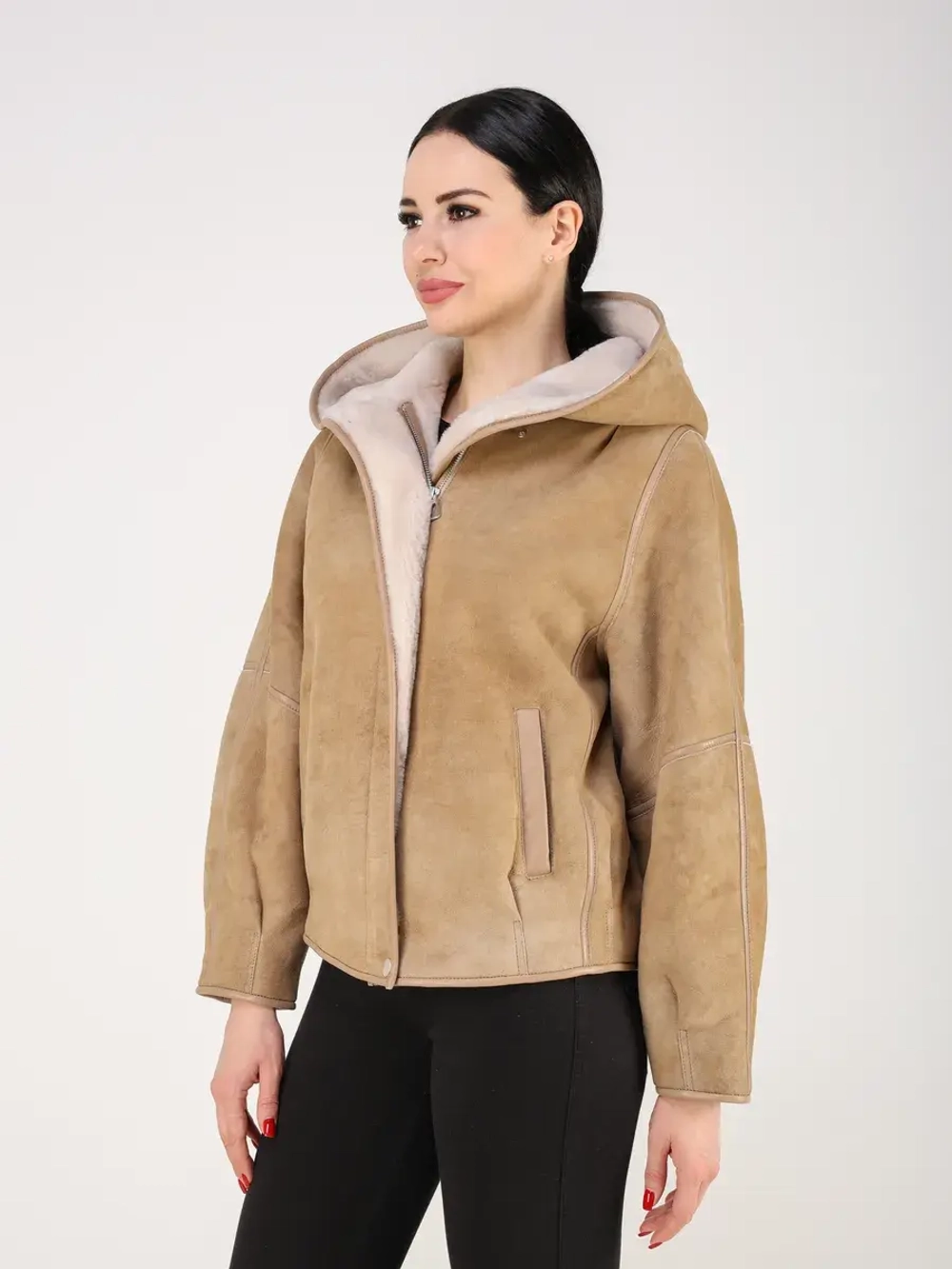 Дубленка зимняя натуральная короткая куртка с капюшоном