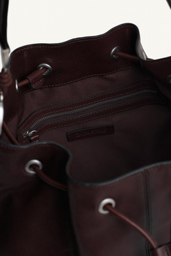 ZARA КОЖАНАЯ СУМКА ЧЕРЕЗ ПЛЕЧО МЕТАЛЛИЧЕСКИМИ ЛЮВЕРСАМИ, ШОКОЛАДНЫЙ