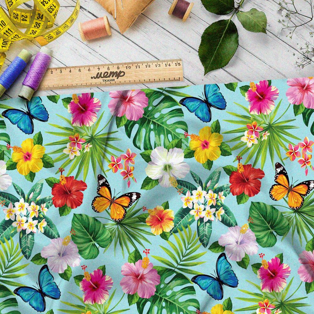 Ткань бязь реалистичные петуньи и бабочки на голубом фоне