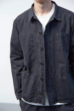 Верхняя мужская рубашка с карманами из черного вареного хлопка
