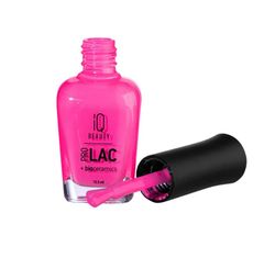 фуксия на ногтях