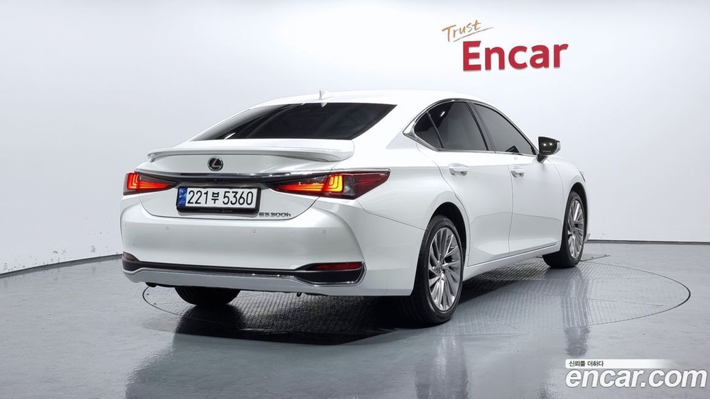 Lexus ES300h 7 Generation Luxury Plus (03.2023)
