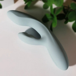 Вибратор-кролик Chika серый от SVAKOM