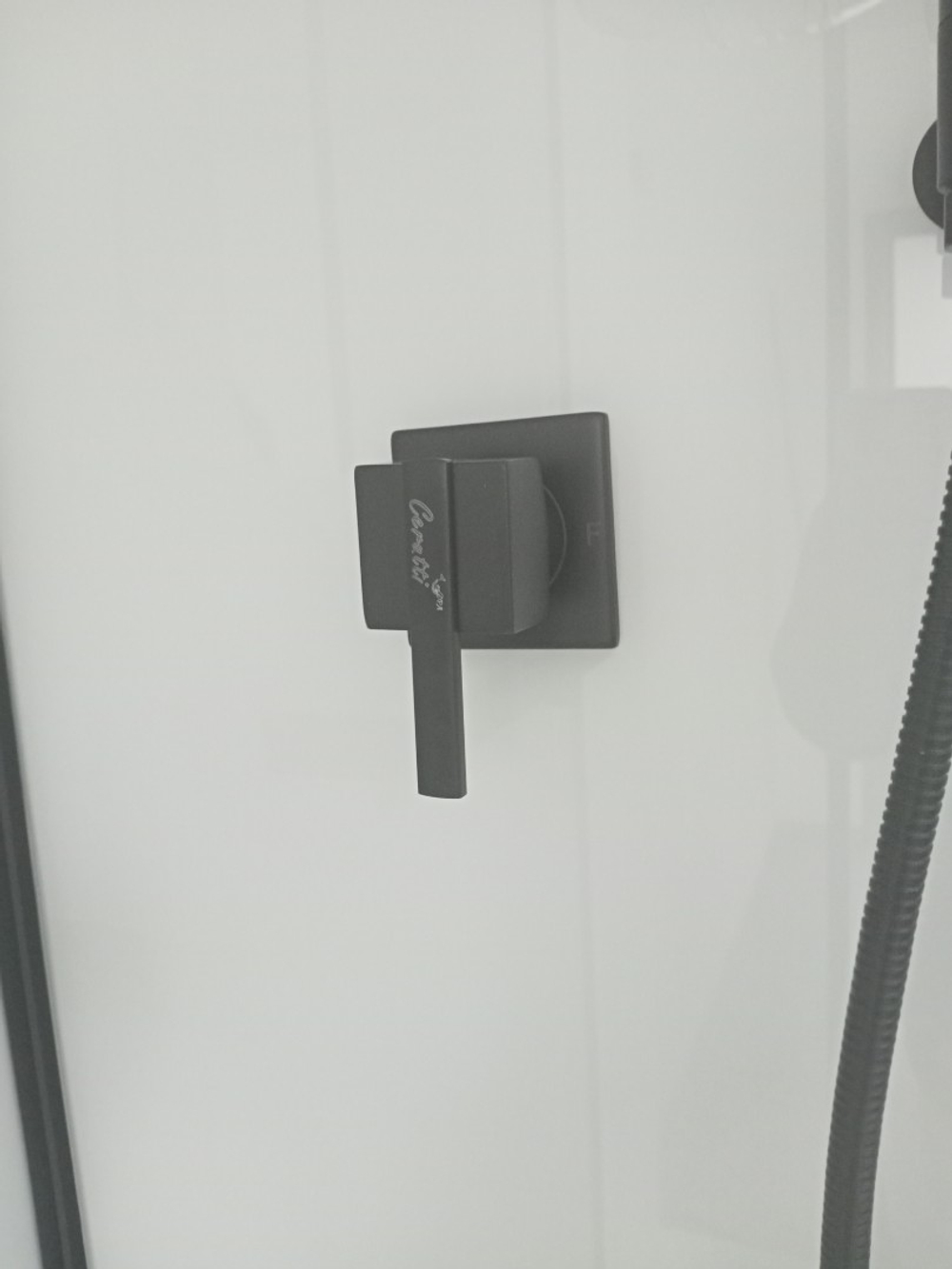 Душевая кабина Ceruttispa (ЧеруттиСпа) KORRA90B, с низким поддоном, 90x90x205