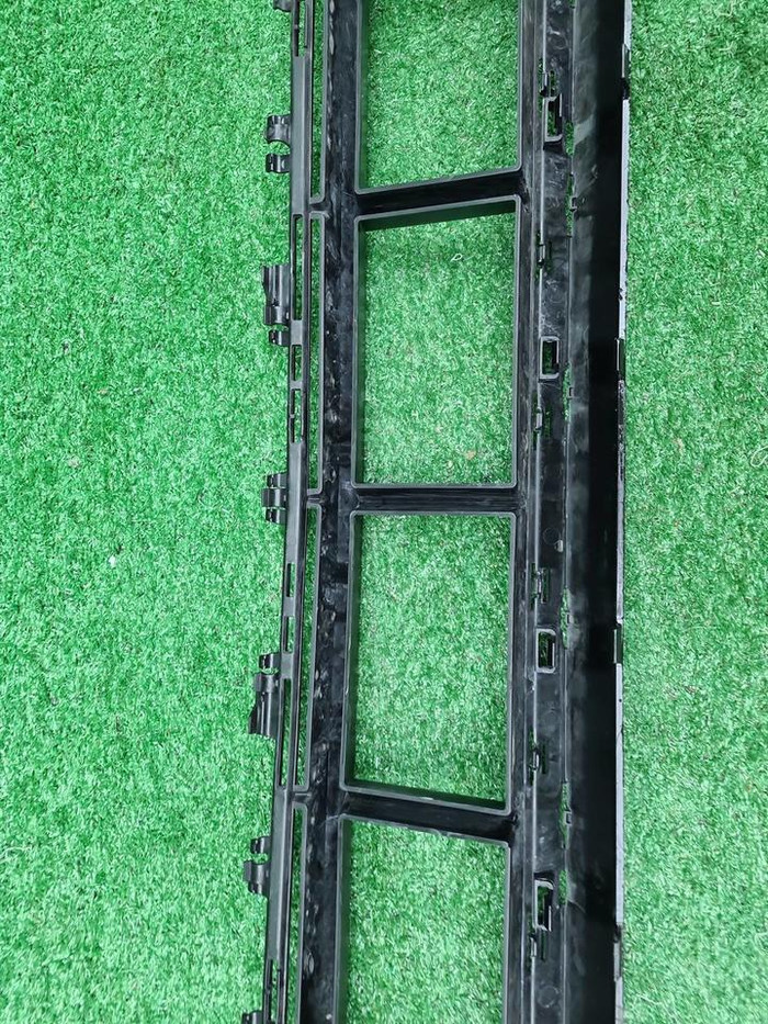 Решетка перед. бампера Mercedes E W213 (20-23) AMG