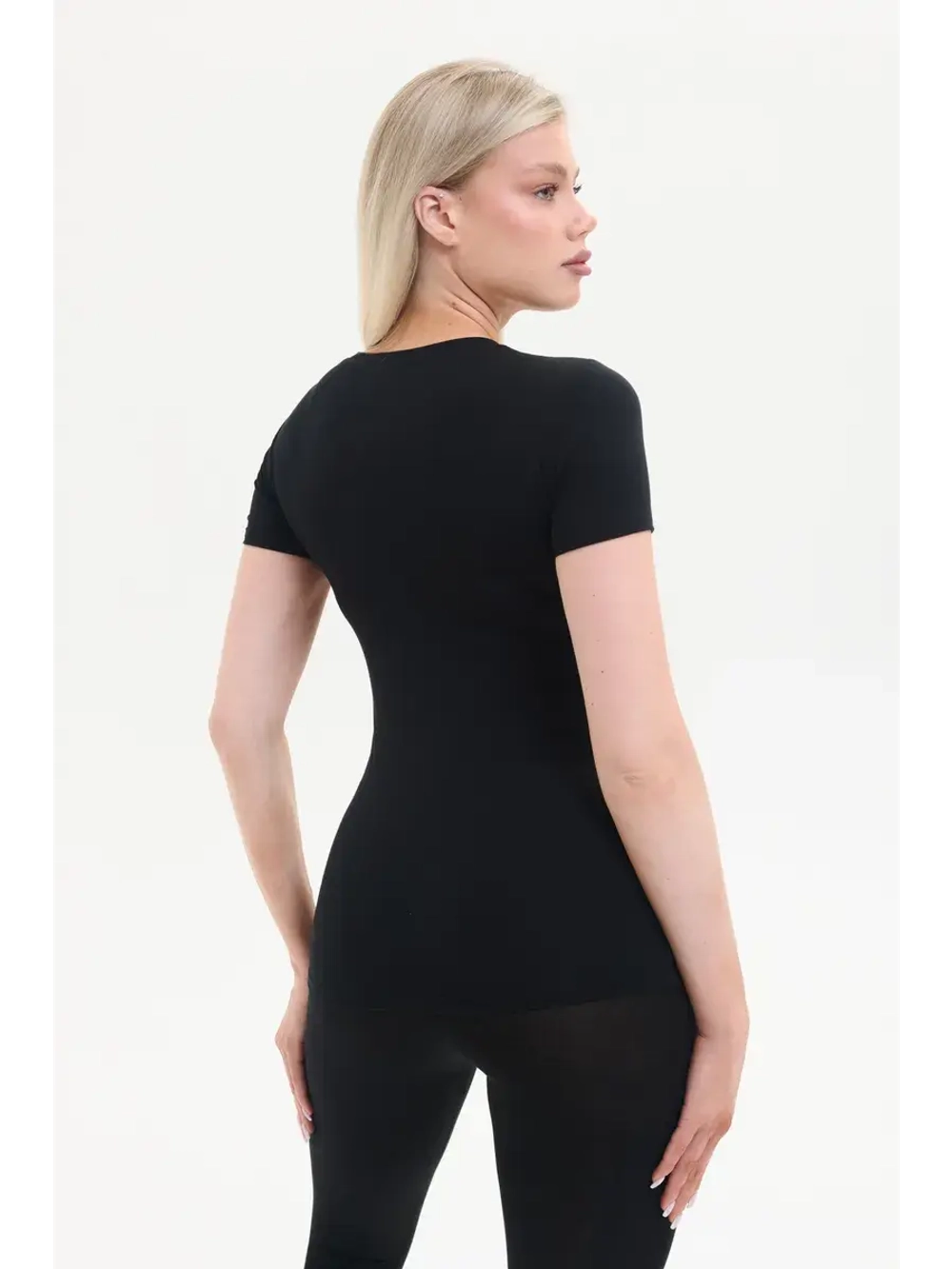 Футболка летняя с V-вырезом