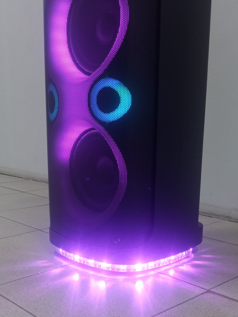 Напольная колонка BT-Speaker YE-2820 (8"1500W/беспр.микрофон)