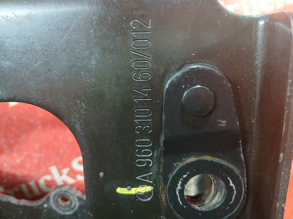 Кронштейн кабины правый