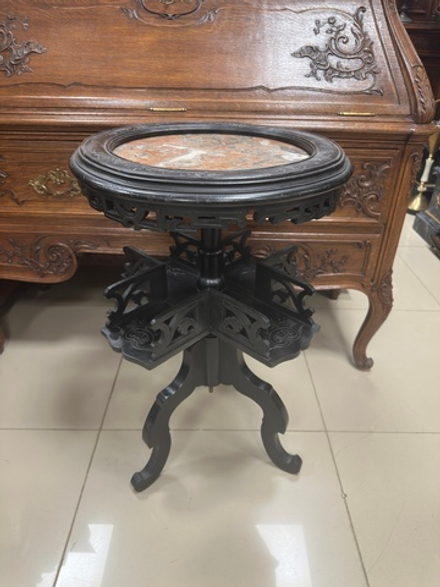 Приставной столик в китайском стиле