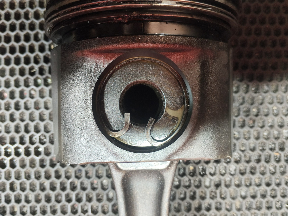 Поршень с шатуном