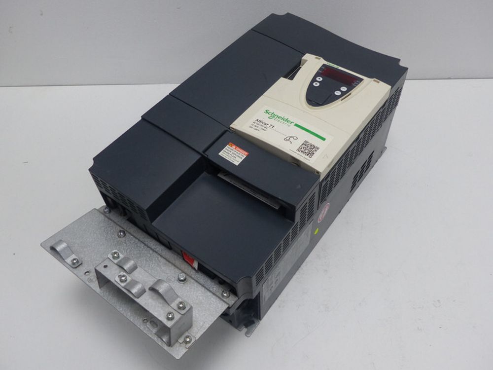 Schneider Electric ATV71HD18N4Z