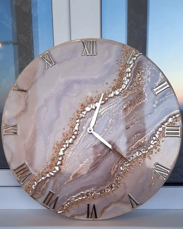 Эксклюзивные часы из эпоксидной смолы