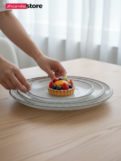 Блюдо стеклянное 21х2 см., с серебристой обводкой, жемчужный