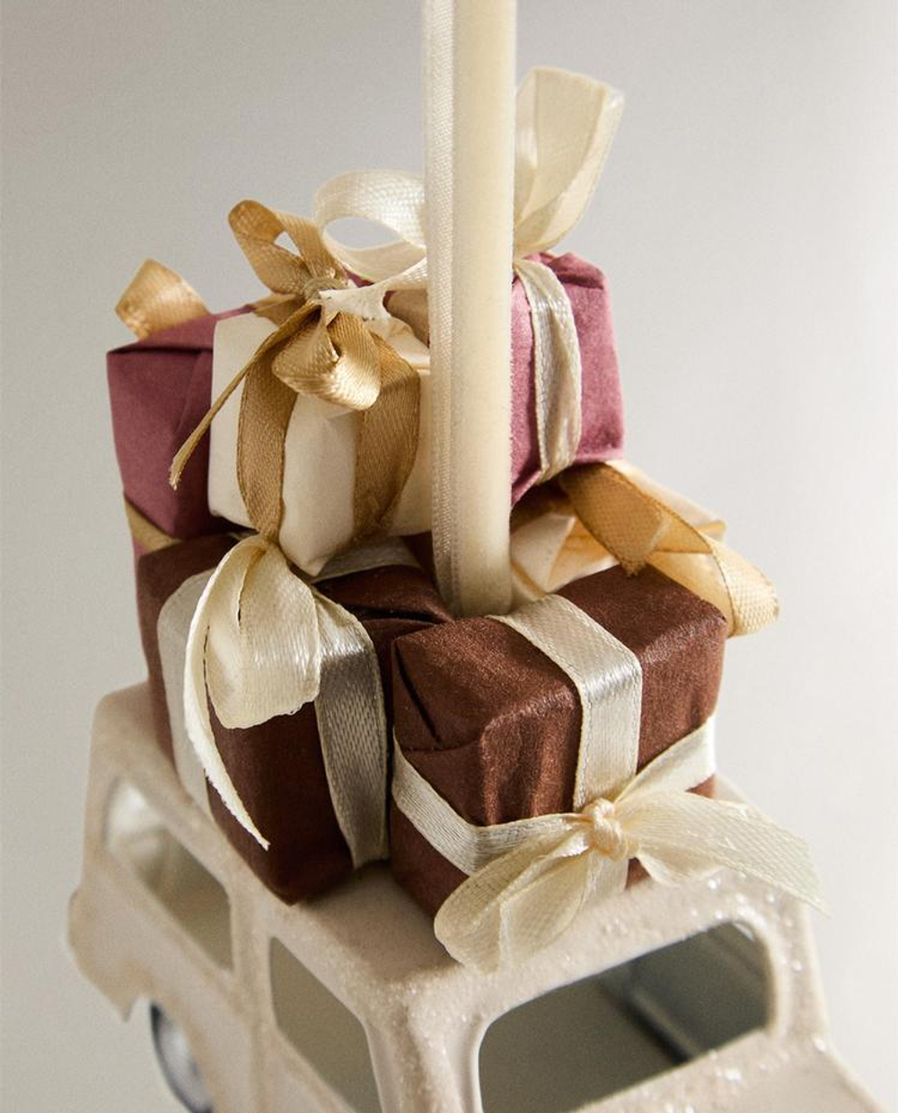 ZARA HOME УКРАШЕНИЯ ДЛЯ РОЖДЕСТВЕНСКОЙ ЁЛКИ В ФОРМЕ МАШИНКИ, БЕЛЫЙ