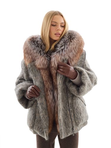 Шоколадный пуховик из шерсти с капюшоном и мехом лисы