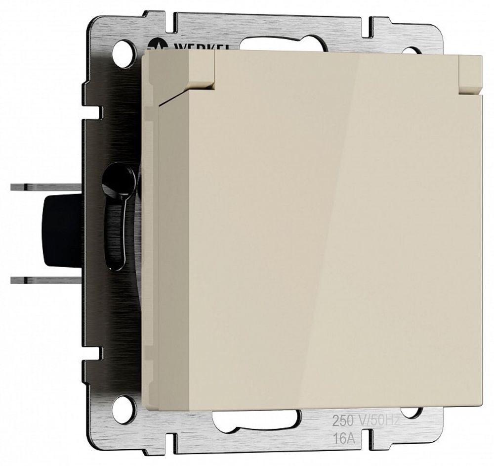 Розетка влагозащищенная с заземлением и со шторкой, без рамки с крышкой Werkel слоновая кость W1171203